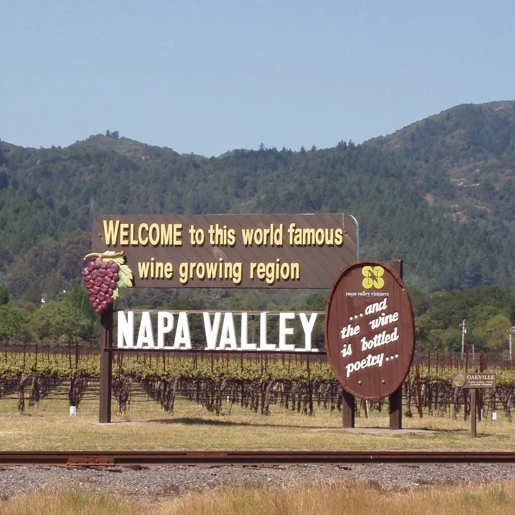 Famous sign in Napa Valley welcoming people to the region